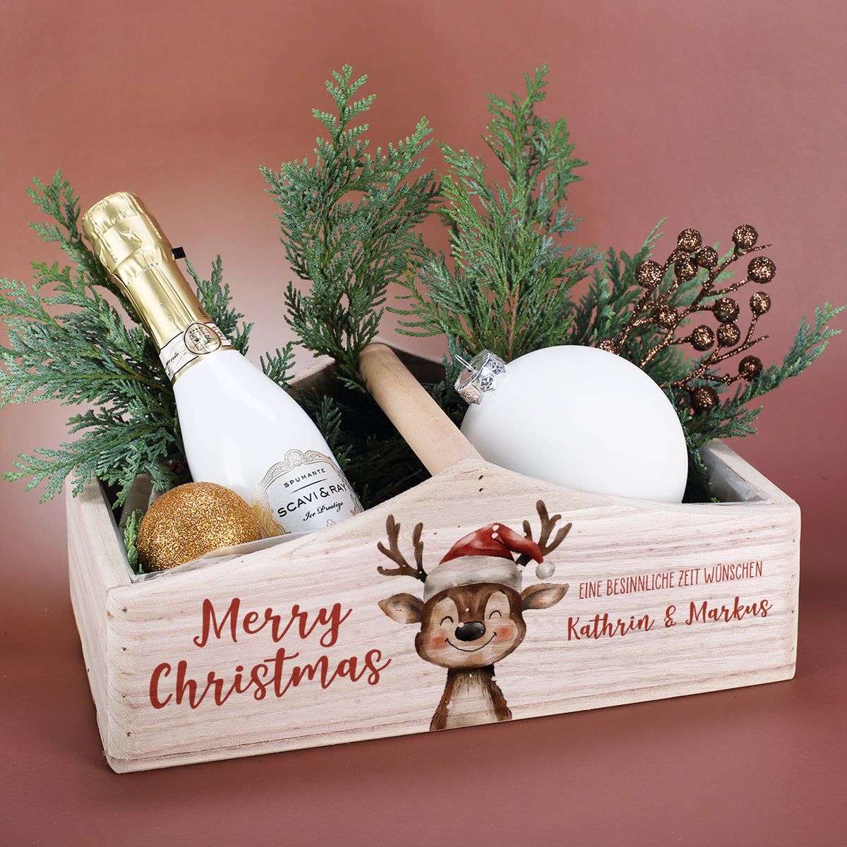 Personalisierter Geschenkkorb aus Holz zu Weihnachten mit Rentier | Pflanzkiste 'Merry Christmas'