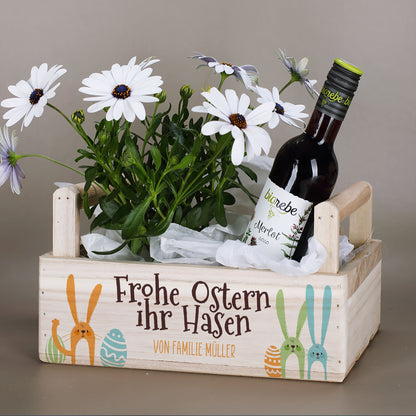 Personalisierter Oster Geschenkkorb mit zwei Griffen, Blumen und Wunschtext auf der Vorderseite