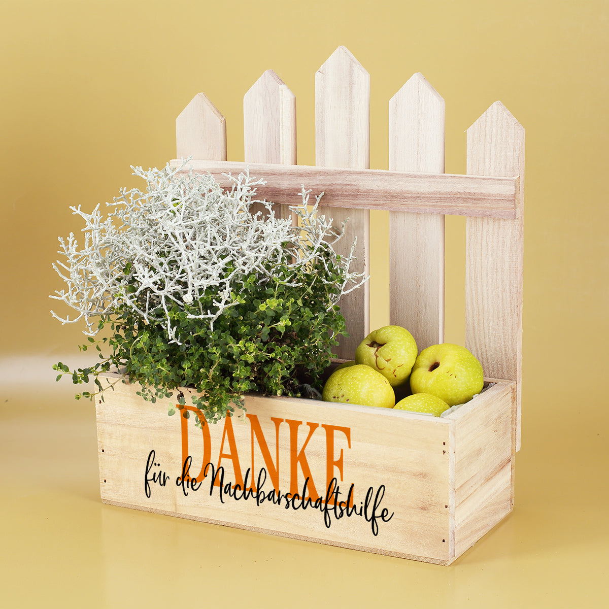 Personalisiertes DIY Geschenk in Form einer Pflanzkiste mit Text personalisiert