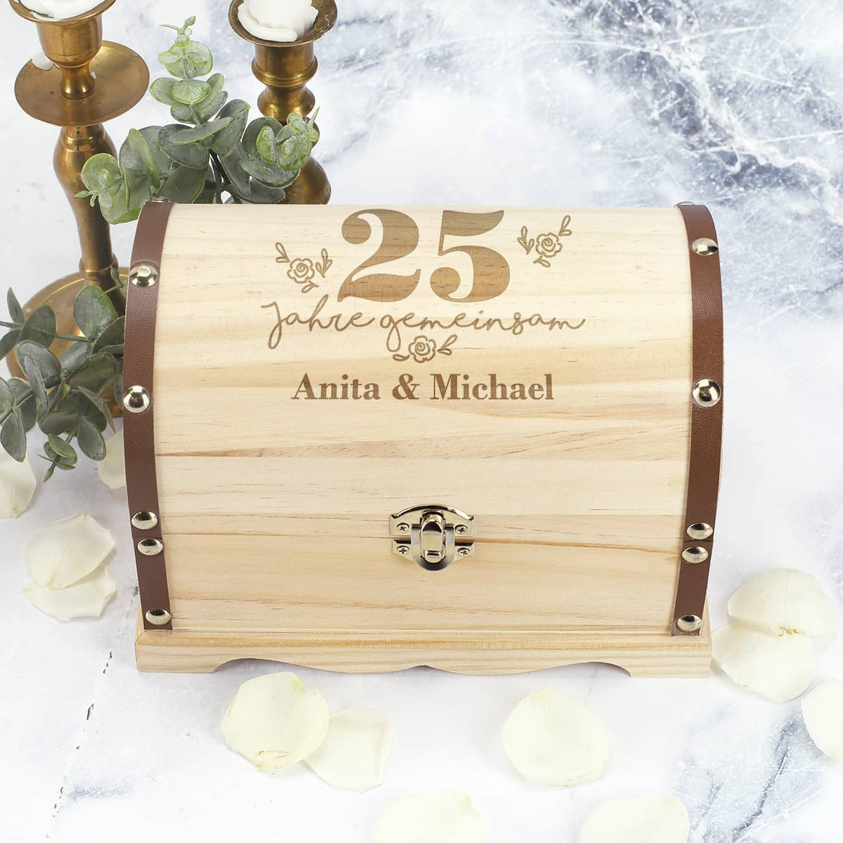 Geschenktruhe mit individueller Gravur zum Hochzeitsjubiläum
