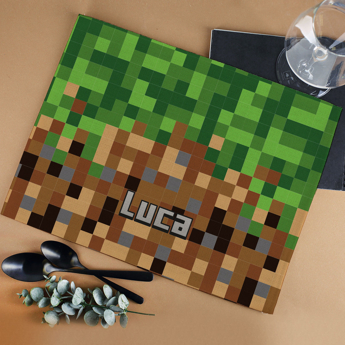 Personalisiertes Platzdeckchen im Pixel-Design mit Namensaufdruck