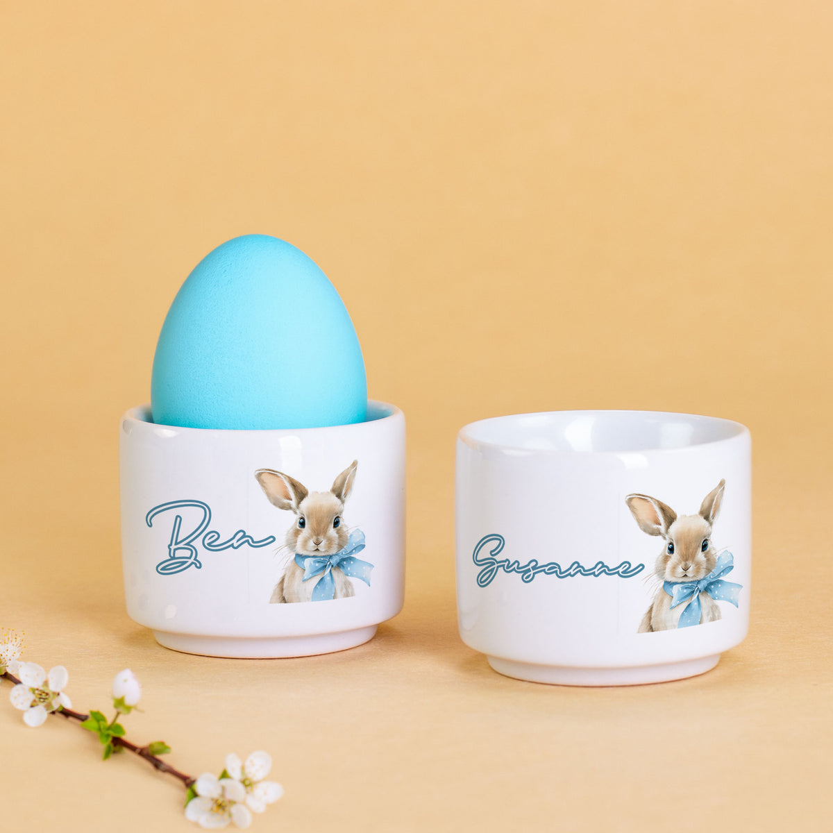Personalisierter Eierbecher zu Ostern mit Name | Keramik Eierbecher mit Hasenmotiv als Ostergeschenk