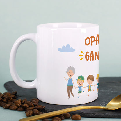 Tasse mit Motiv „Opas Gang“, Opa mit mehreren Kindern, Kaffeebohnen im Vordergrund