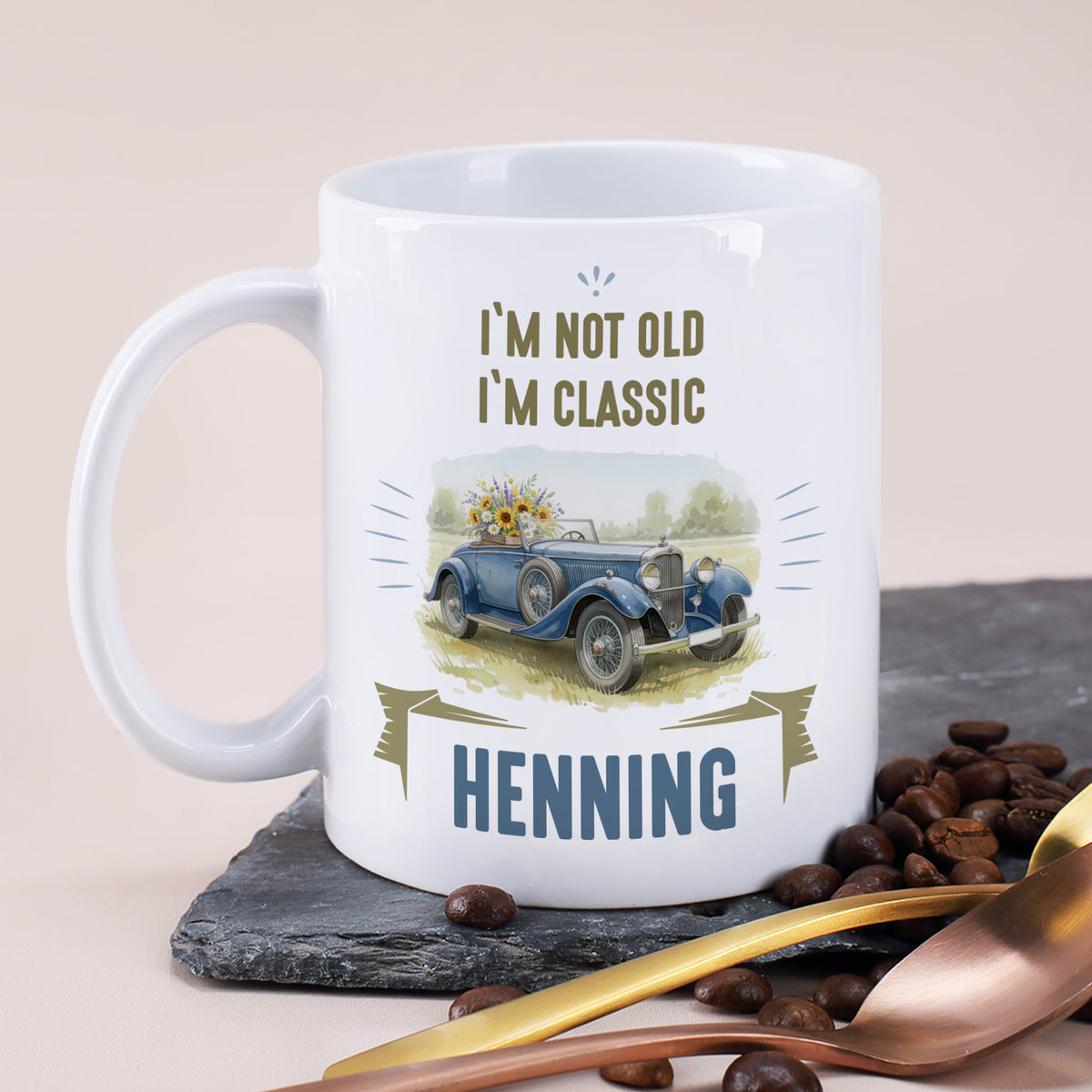 Personalisierte Oldtimer-Tasse mit Retro-Auto und Name Henning