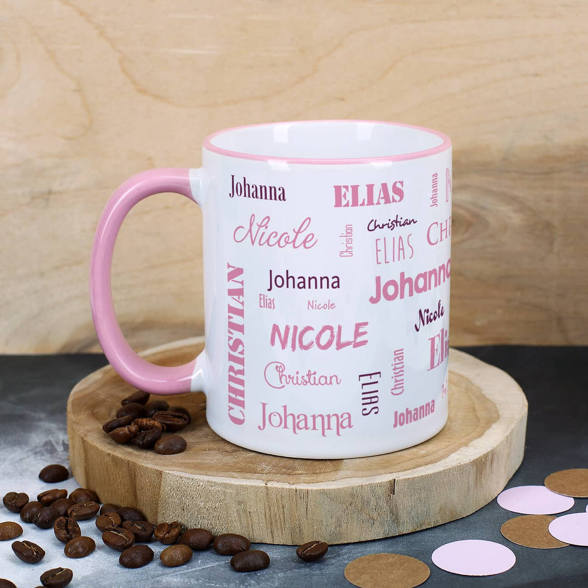 Vier Namen - Familien-Tasse mit rosafarbenem Rand und Henkel