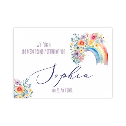 Personalisiertes Banner mit Regenbogen- und Blumenmotiv zur Kommunion. Text: „Wir feiern die erste heilige Kommunion von Sophia – am 26. April 2026“. Detailreiches Aquarelldesign mit floraler Deko oben rechts und unten links.