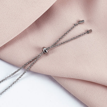 Nahaufnahme des Verschlusses des Leonardo Armbandes in Silber