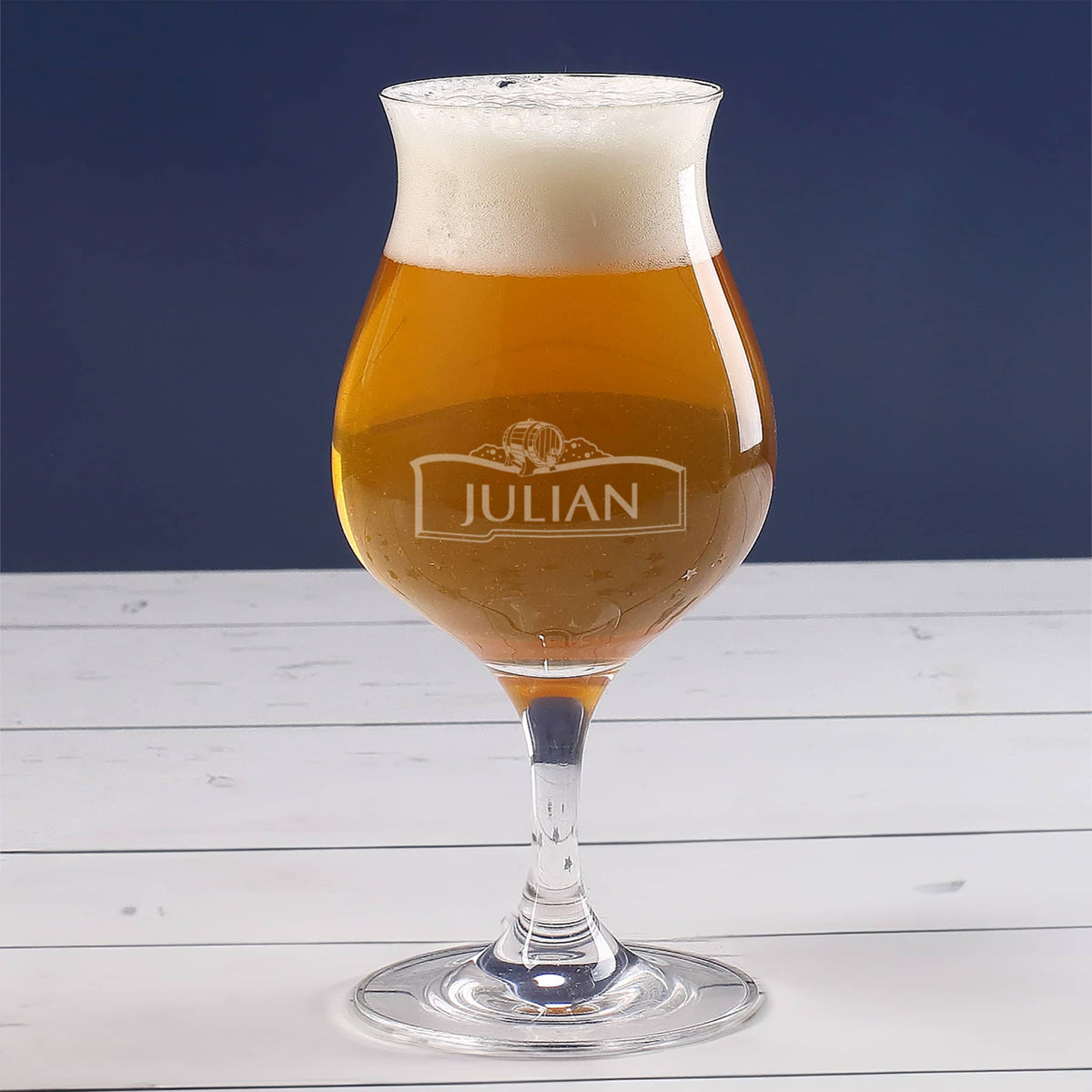 Mit Namen graviertes Bierglas