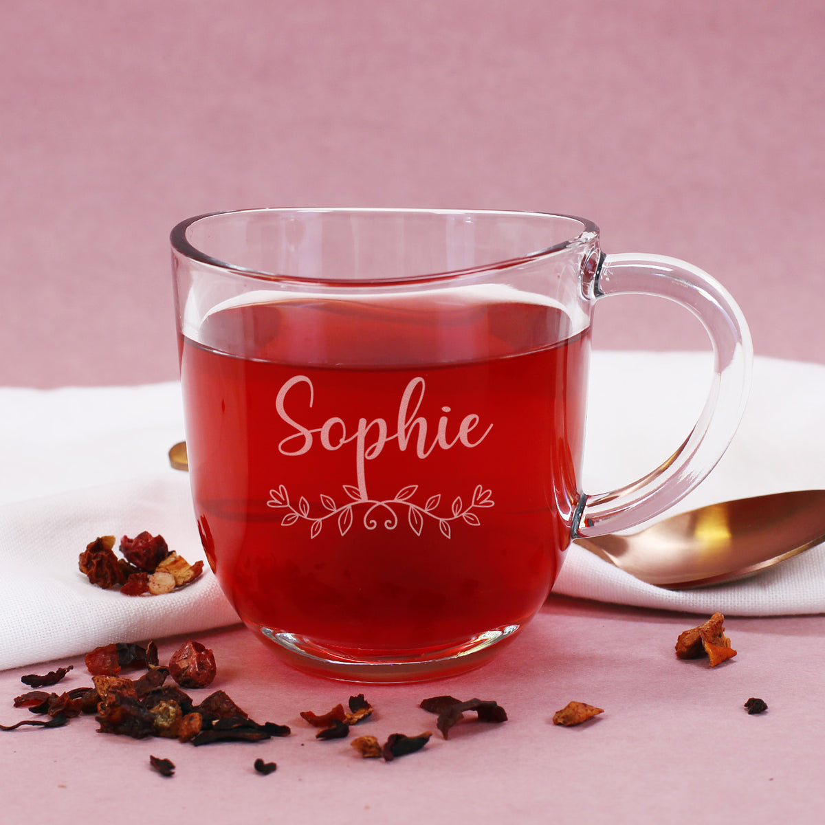 Glühweintasse aus Glas mit Namensgravur und Ornamenten