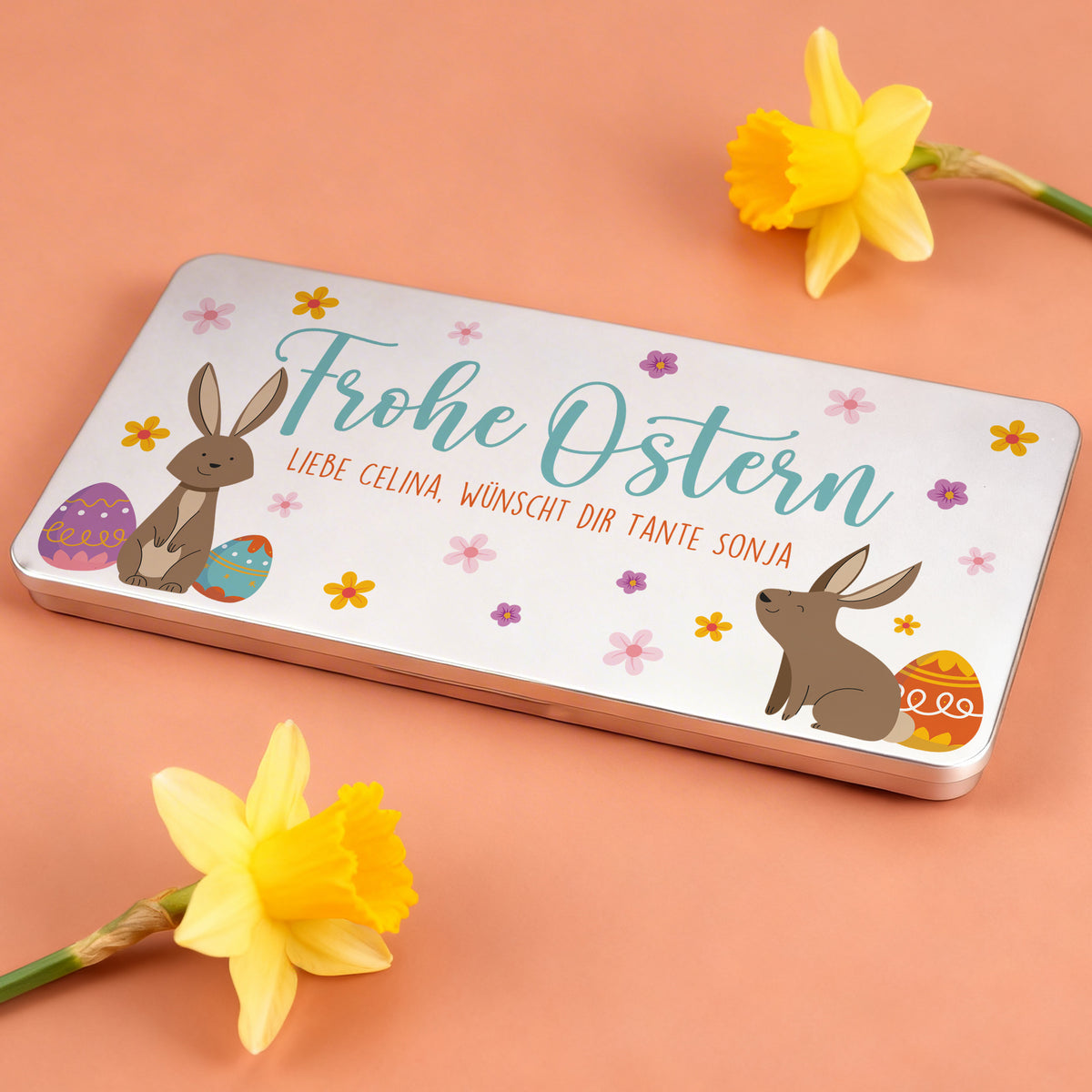 Oster Gutscheinverpackung aus Metall mit personalisiertem Text und Blumenmotiv