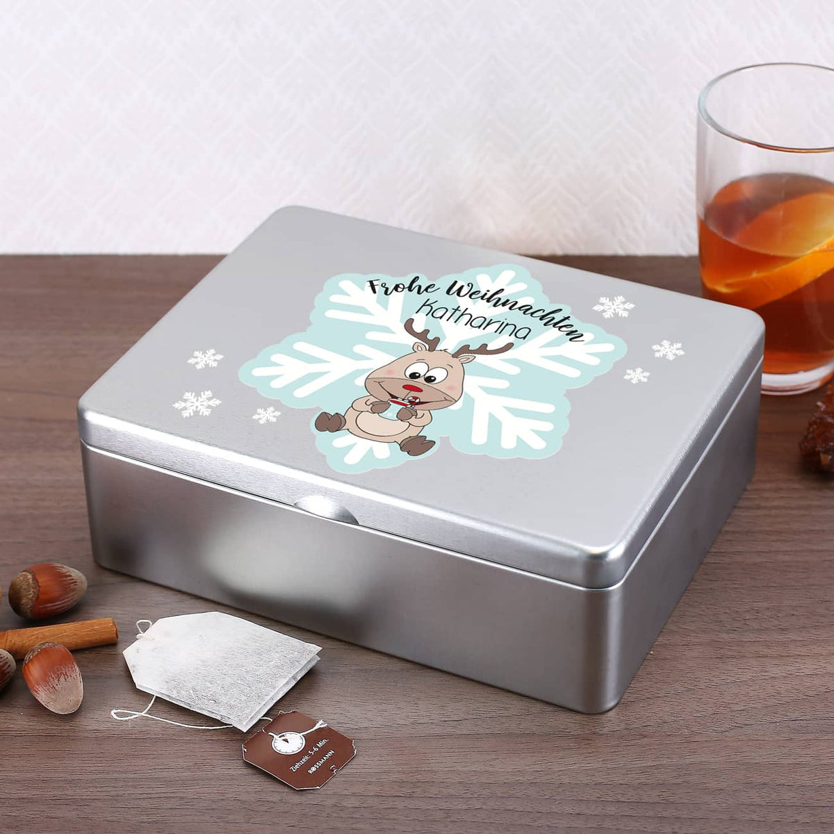 Teebox zu Weihnachten mit Ihrem Wunschnamen und Rentiermotiv bedruckt