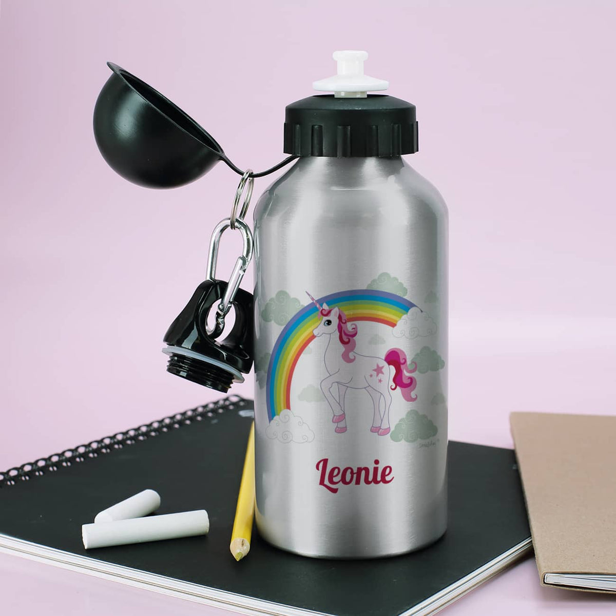 Silberne Trinkflasche mit Einhorn und Ihrem Wunschnamen bedruckt