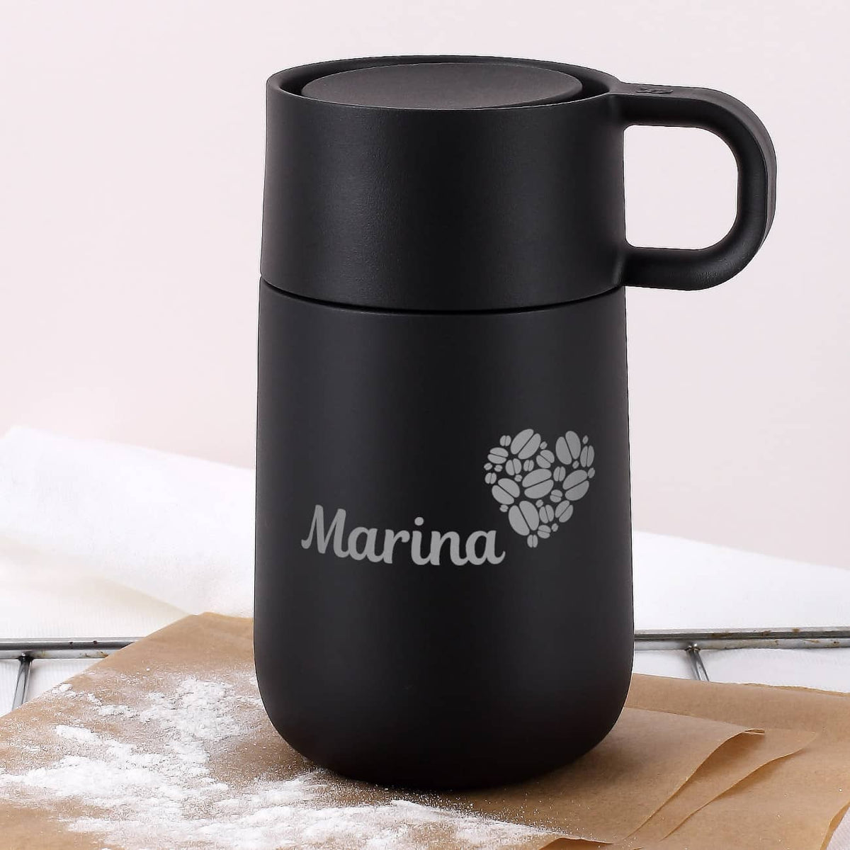 WMF Thermobecher matt schwarz mit Namensgravur und Kaffeebohnenherz