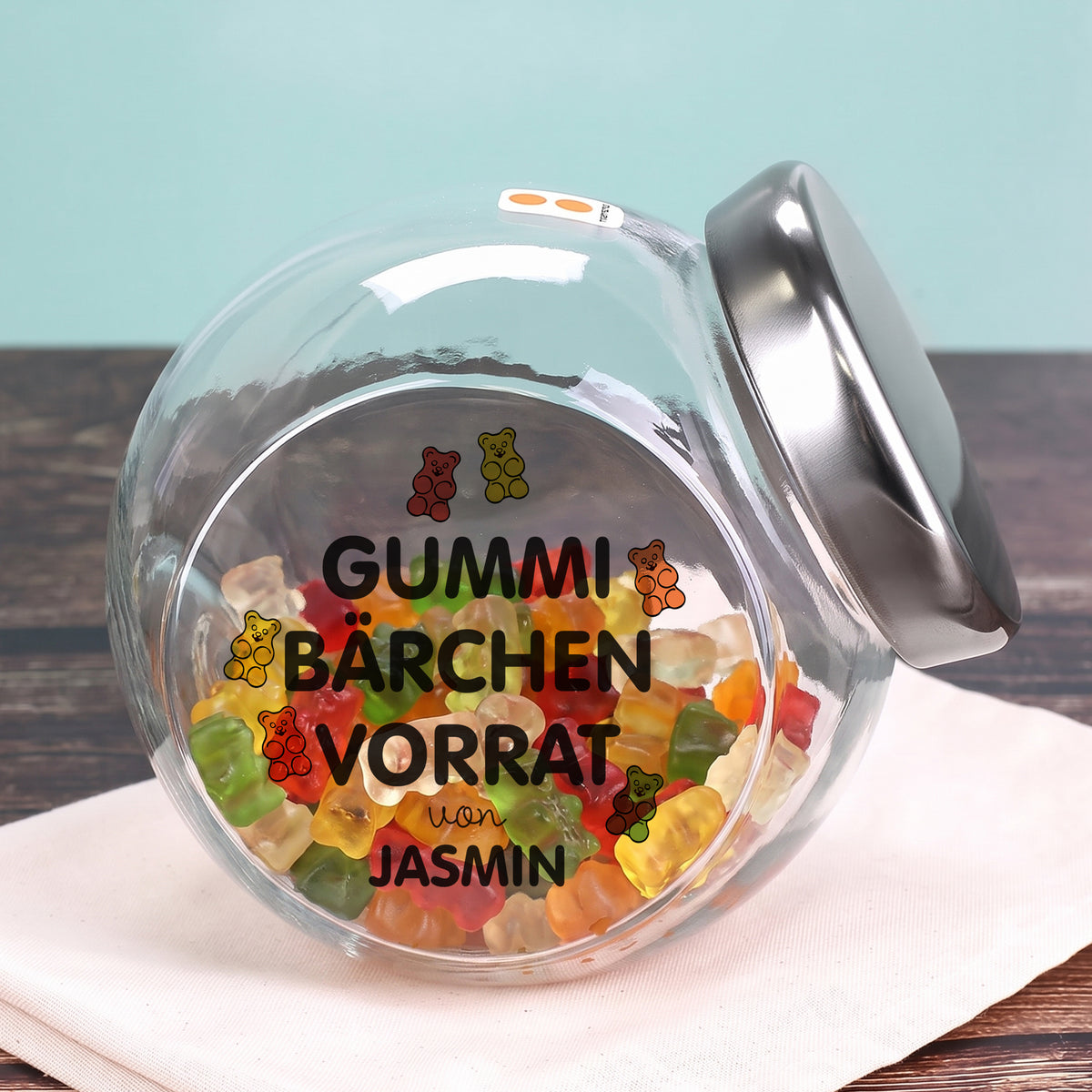 Personalisiertes Vorratsglas „Gummibärchen Vorrat von Jasmin“ mit 1,4 l Fassungsvermögen, Metalldeckel und bunten Gummibärchen