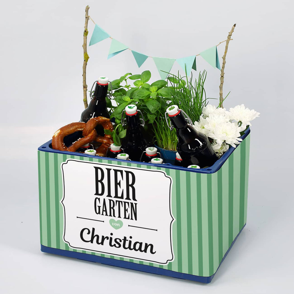 DIY Biergarten aus Bierkasten und unserer Banderole