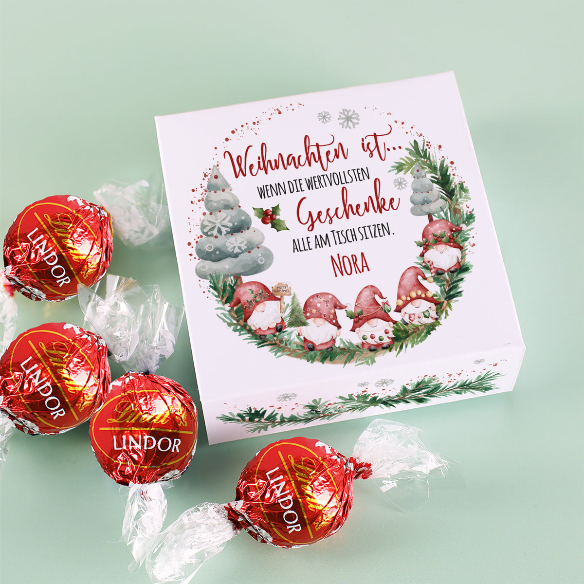 Lindorkugeln in personalisierter Geschenkbox zu Weihnachten mit Wichtelmotiv 'wertvollste Geschenke'
