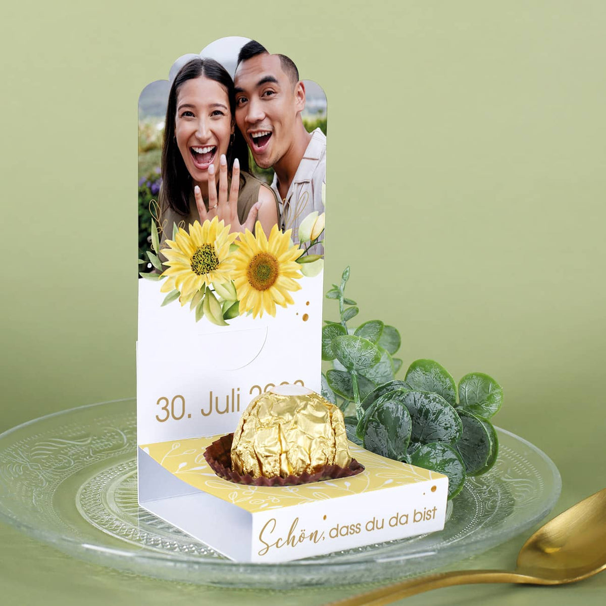 Romantische Faltaufsteller für Gastgeschenke zur Hochzeit mit Foto und Datum