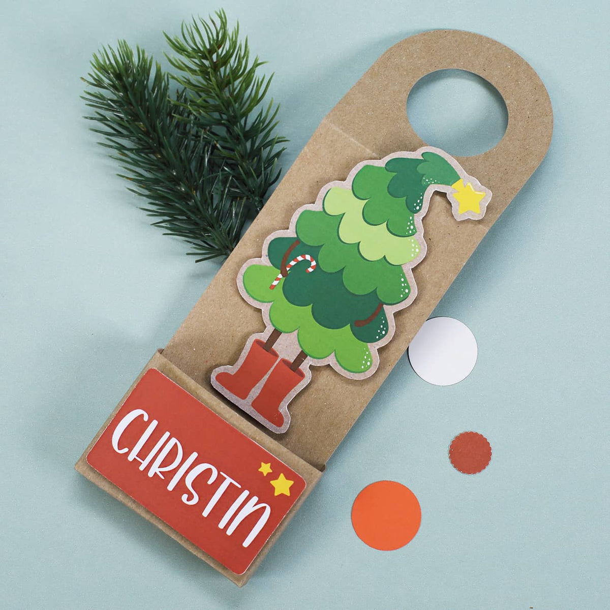 Mit Weihnachtsbaum als Motiv