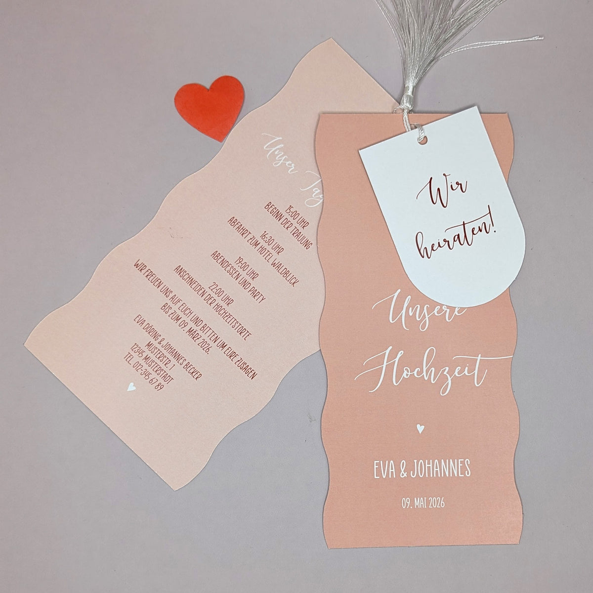 Hochzeitseinladung - Kartentrio mit Wellenrand und Kordel