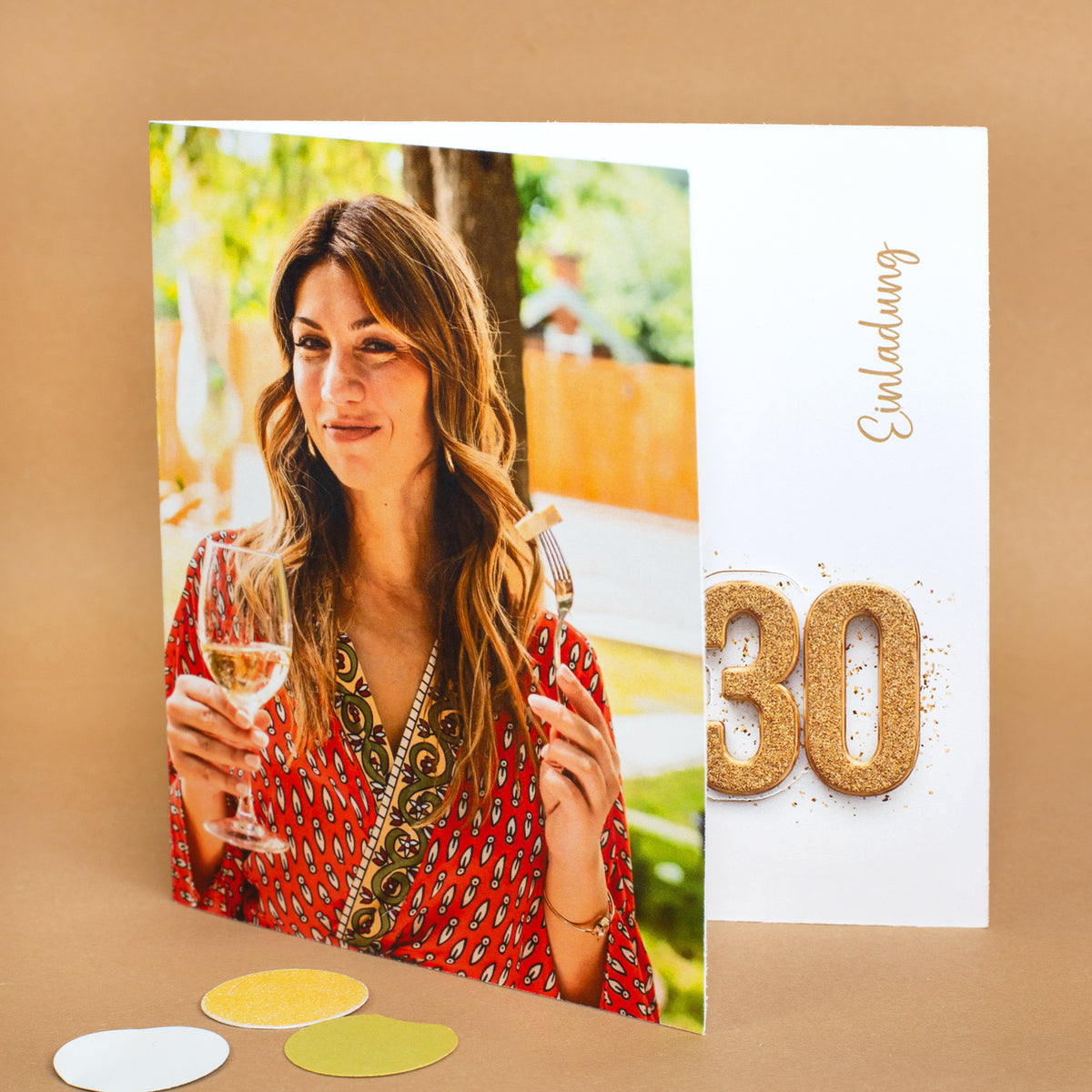 Personalisierte Klappkarte zum 30 Geburtstag mit Foto, Einladungsschrift und goldener Zahl 30