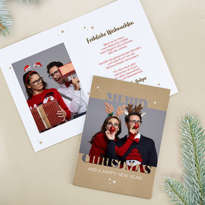 Detailaufnahme der Karte mit Foto im „Merry Christmas“-Design und festlicher Gestaltung