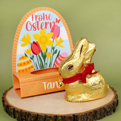Lindt Goldhase mit rotem Band neben personalisierter Osterverpackung mit Name Tanja