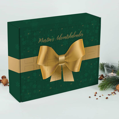 Adventskalender in grün mit goldener Schleife