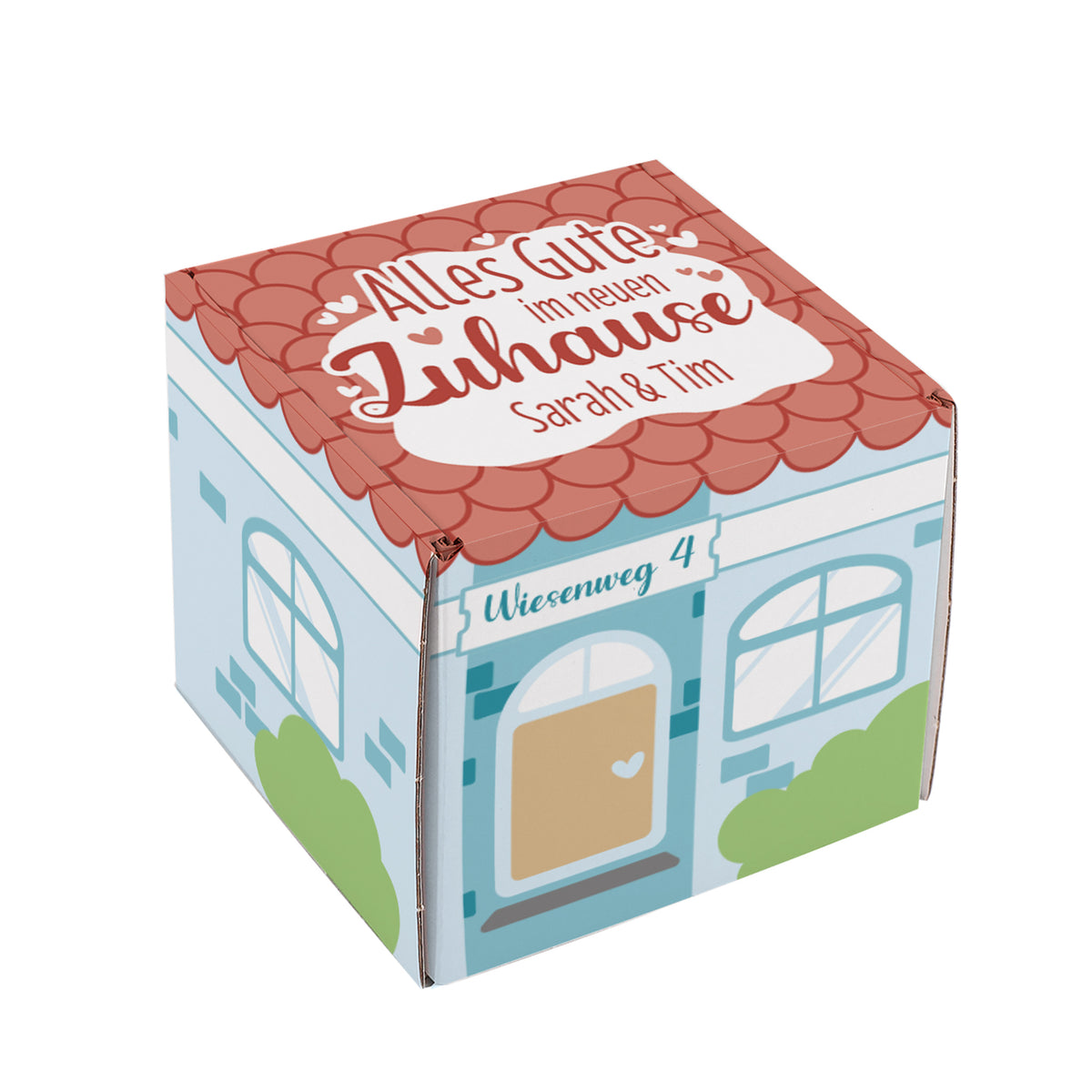 Geschenkbox im Haus-Look, rundum bedruckt und personalisiert, freigestellt vor weißem Hintergrund.