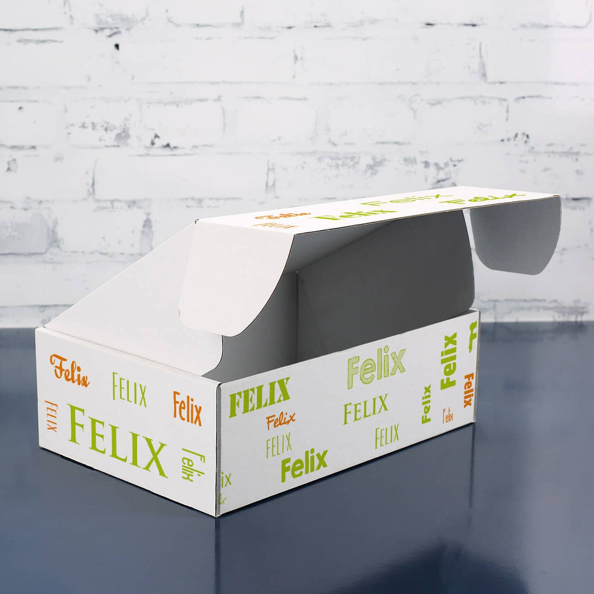 Geschenkbox mit Name in verschiedenen Schriftarten - hellgrün