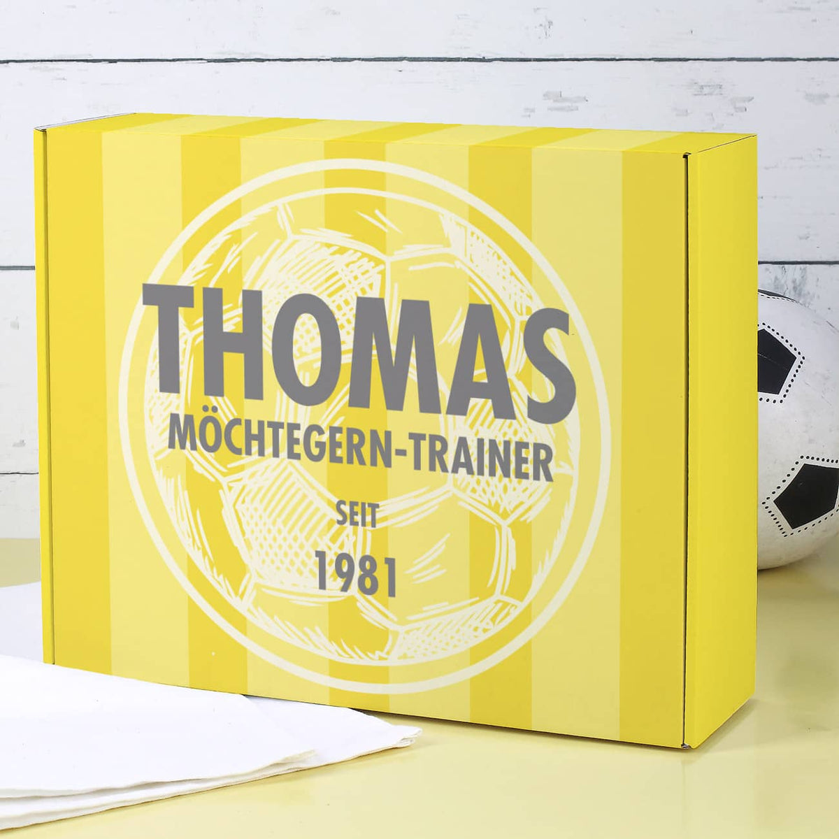Gelbe Fußball-Geschenkbox mit individuellen Druck