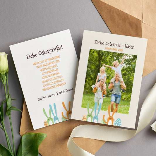 Vorder- und Rückseite der personalisierten Osterkarte mit Foto und Wunschtext im Hasen-Design