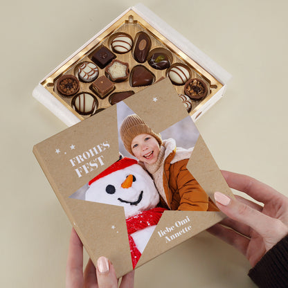 Festliche Lindt Pralinenbox Frohes Fest – personalisierbar als Weihnachtsgeschenk.