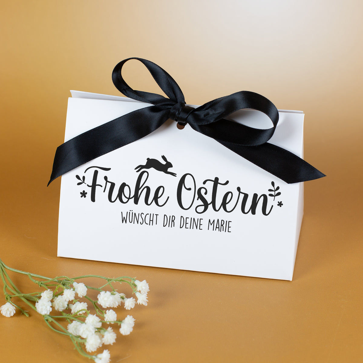 Personalisierte Geschenkverpackung Frohe Ostern wünscht dir deine Marie mit schwarzem Satinband