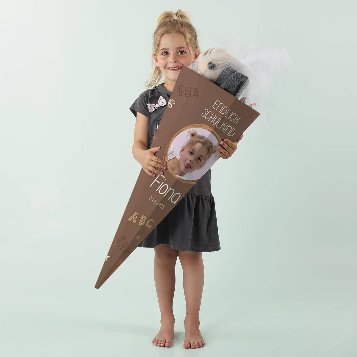 Braune Schultüte mit Foto, Name, Datum und Endlich Schulkind-Motiv