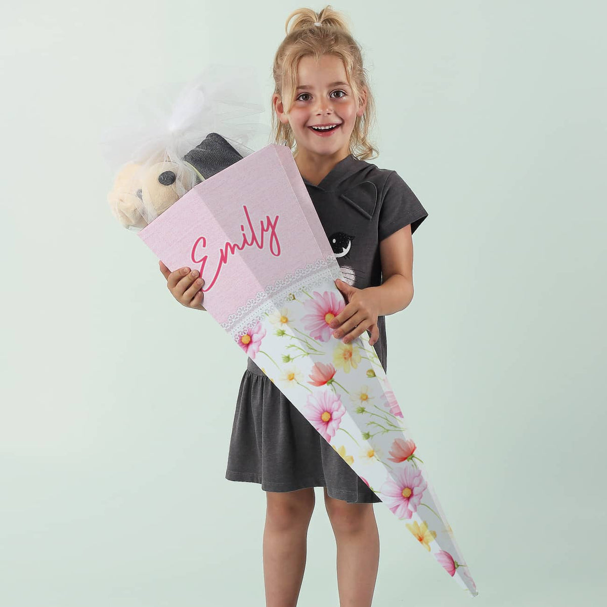 Moderne Schultüte mit Name & rosa Spitzendetail