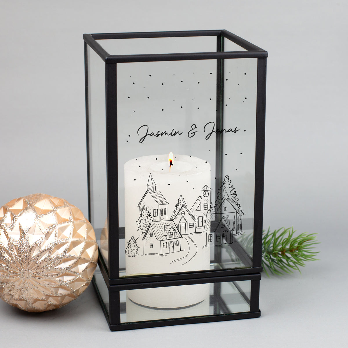 Personalisierte Laterne aus Glas und Metall mit Weihnachtsmotiv 