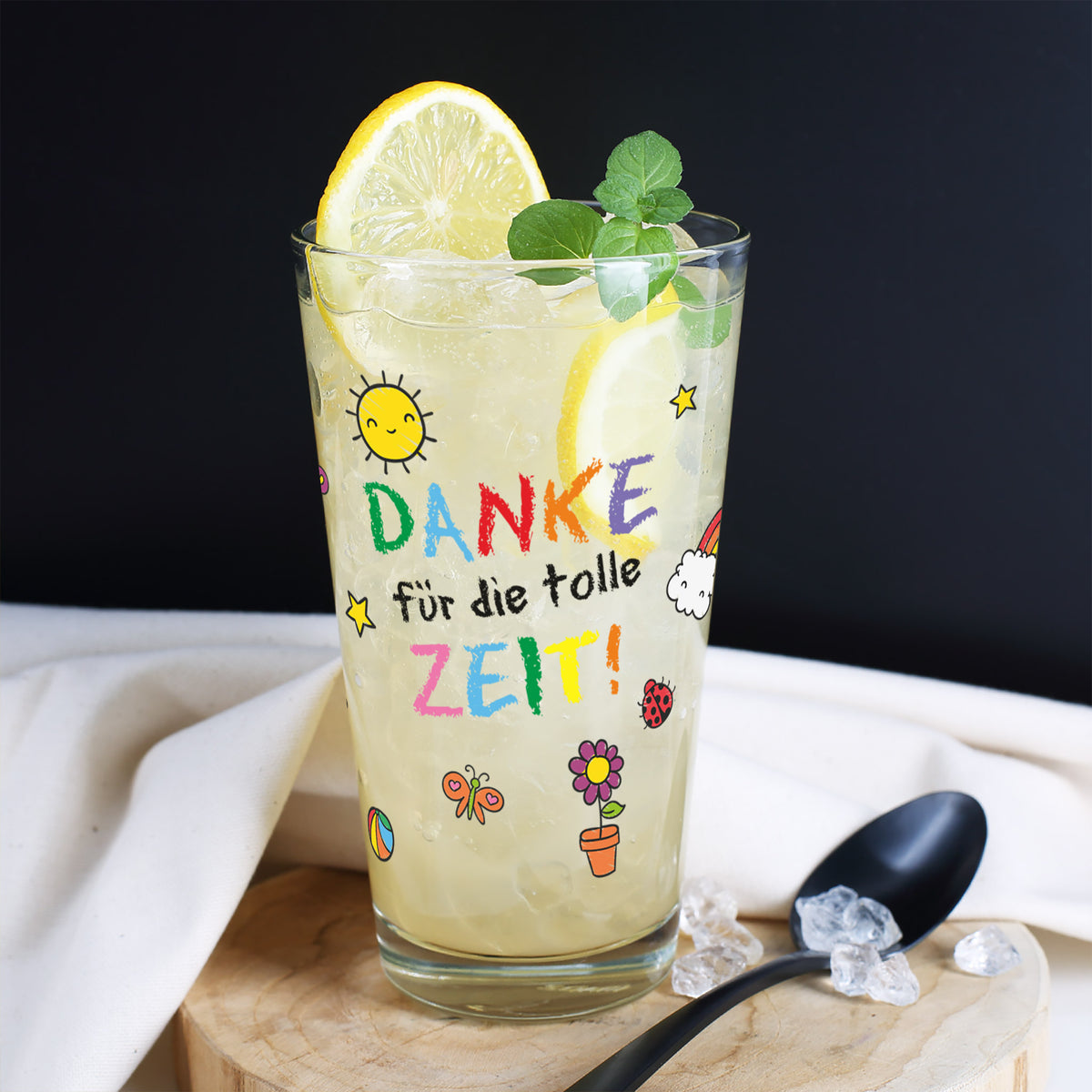 Trinkglas zum Abschied für Erzieher "Danke für die tolle Zeit!" mit Wunschtext und buntem Motiv
