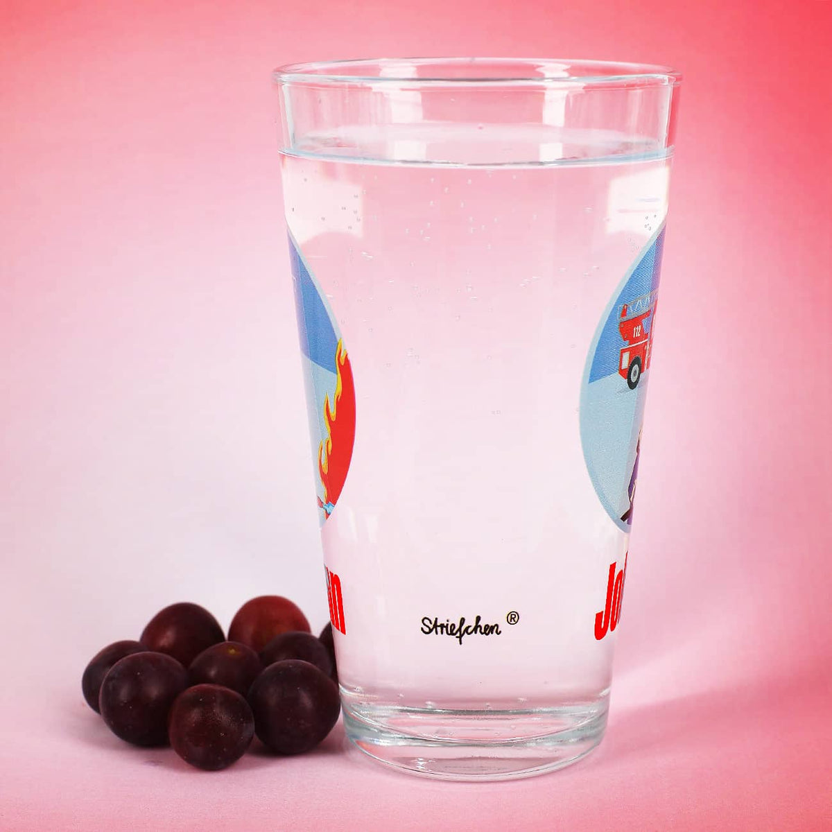 Glas mit Feuerwehrmotiv und Ihrem Namen