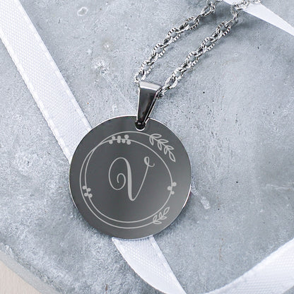 Kette mit Gravur der Initiale & Ornament - in Silber