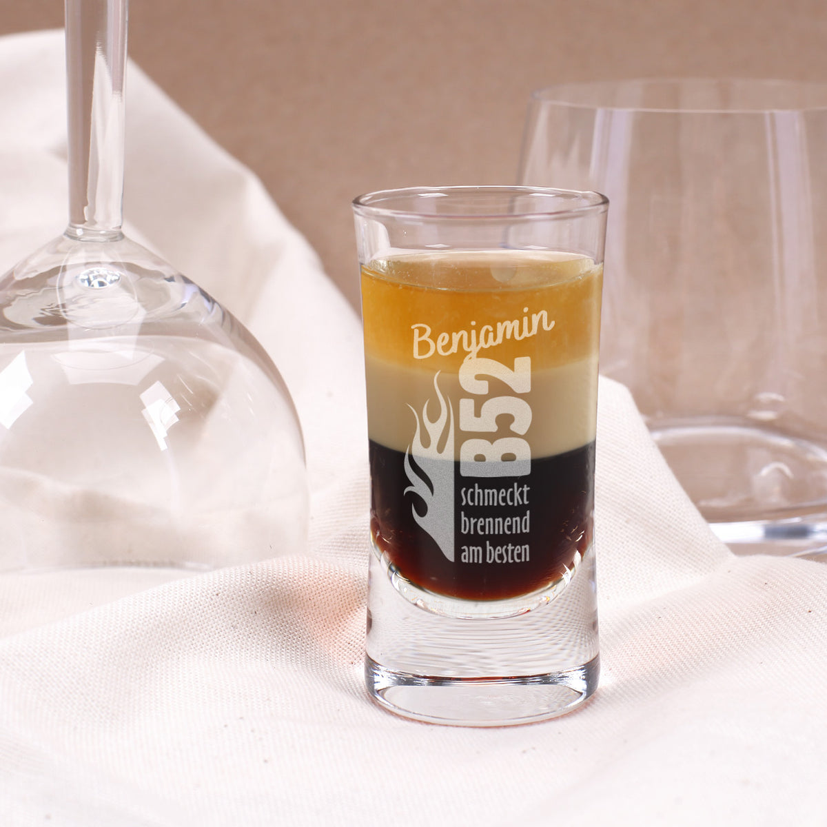 Graviertes Schnapsglas mit B52-Motiv und Wunschname