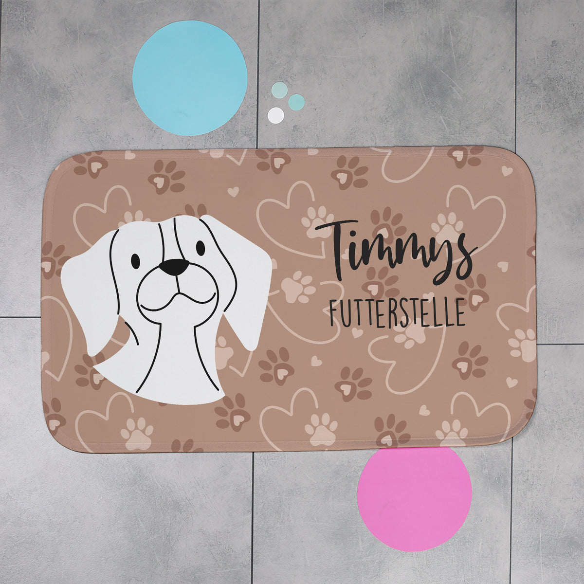 Vogelperspektive auf die komplette Matte mit Hunde-Motiv und personalisiertem Text.
