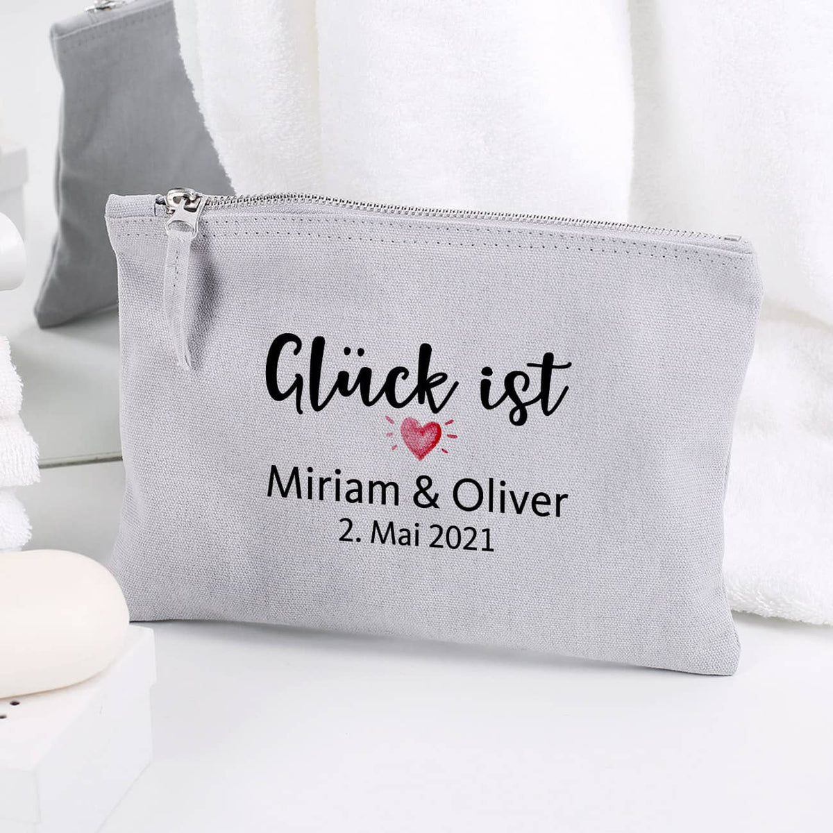 Glück ist... Beautycase mit Wunschtext