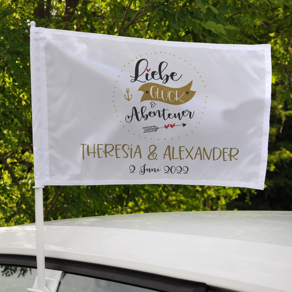 Liebe, Glück & Abenteuer - bedruckte Autofahne zur Hochzeit