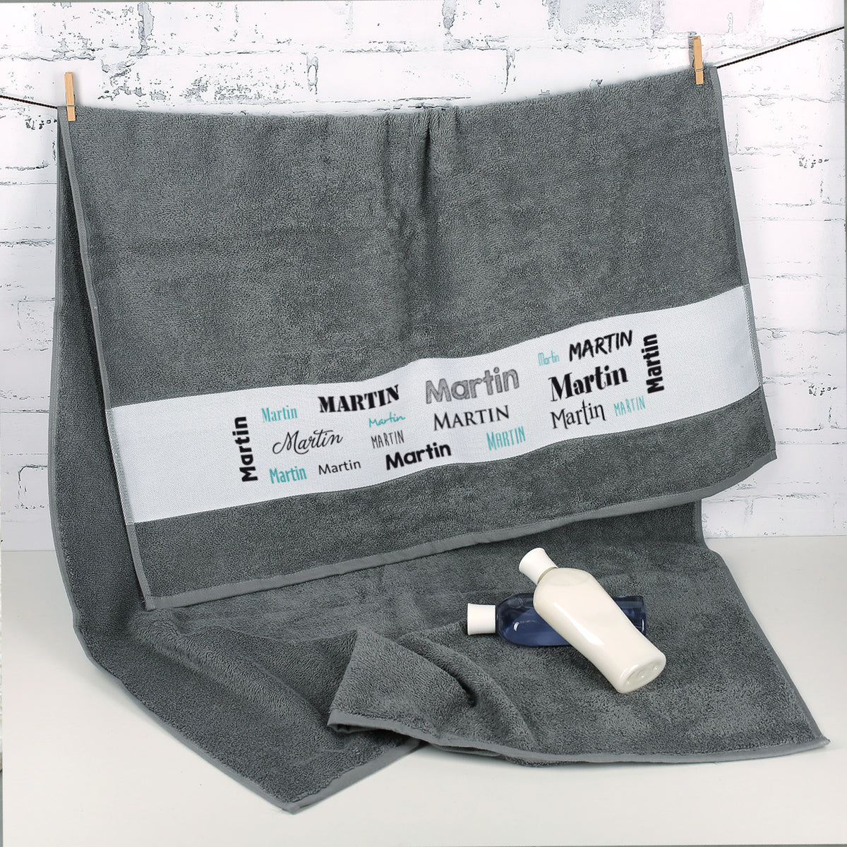 Handtuch mit Namen Badetuch grau