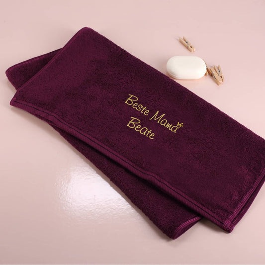 Beste Mama - brombeerfarbenes Badehandtuch mit Name bestickt