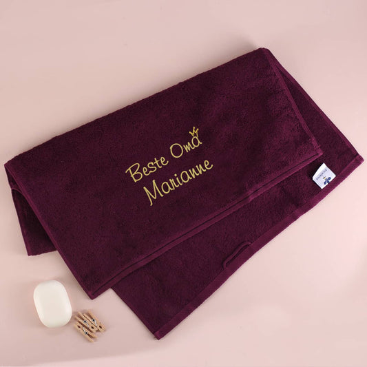 Beste Oma - brombeerfarbenes Handtuch mit Name bestickt