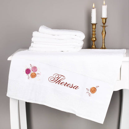 Weißes Handtuch mit Name und Rosenmotiv