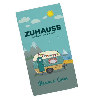 Handtuch Camping mit Wohnwagen-Motiv und Wunschtext unter dem Motiv