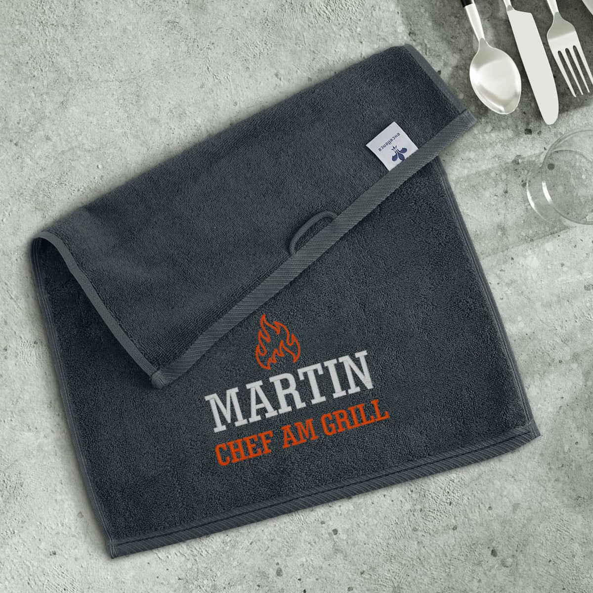 Chef am Grill - besticktes Handtuch mit Name 30x50cm