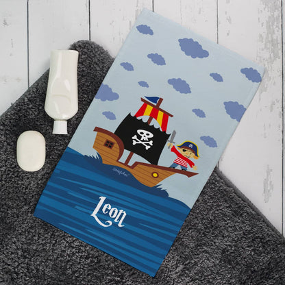 Handtuch in klein mit Piratenmotiv und Name